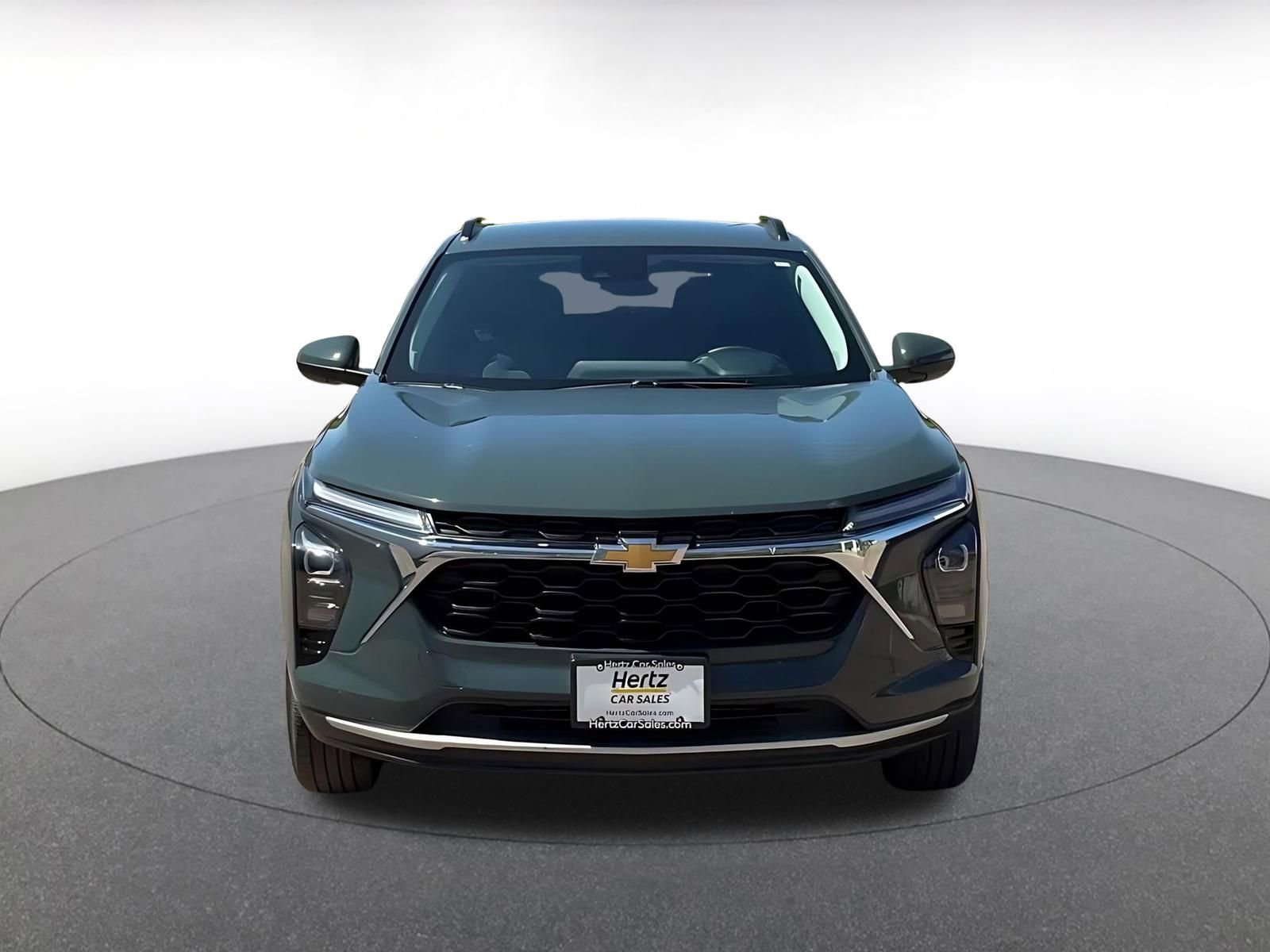 Used 2025 Chevrolet Trax LT w/ LT Convenience Package FWD image 4