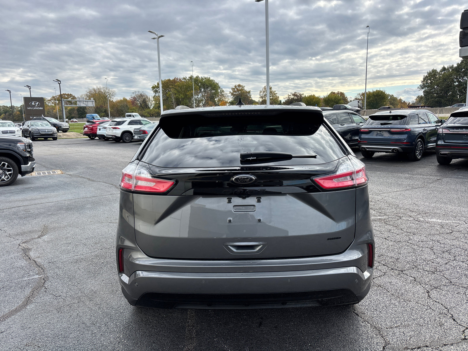 Used 2023 Ford Edge SE w/ Black Appearance Package image 6