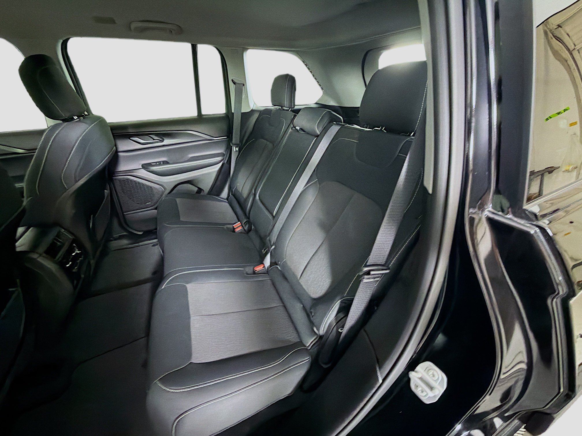 Used 2023 Jeep Grand Cherokee Laredo RWD image 26