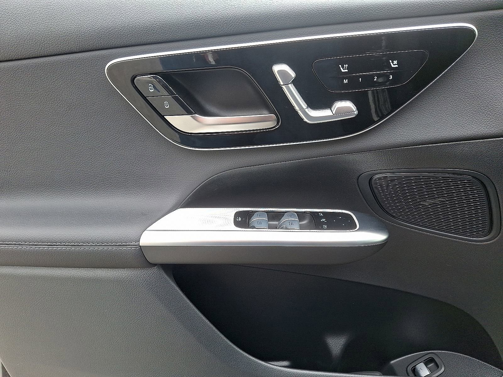 Certified 2025 Mercedes-Benz GLC 300 4MATIC image 12