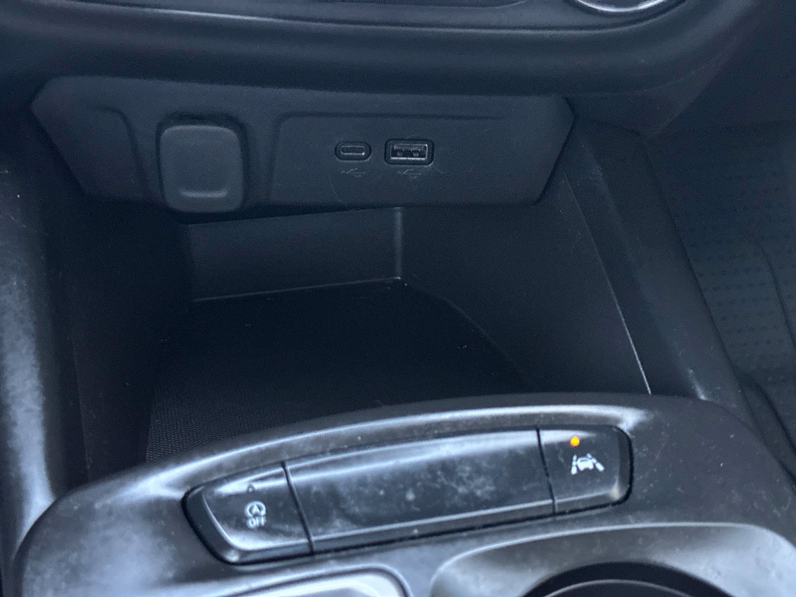 Used 2025 Chevrolet Trax LS w/ LS Convenience Package FWD image 22