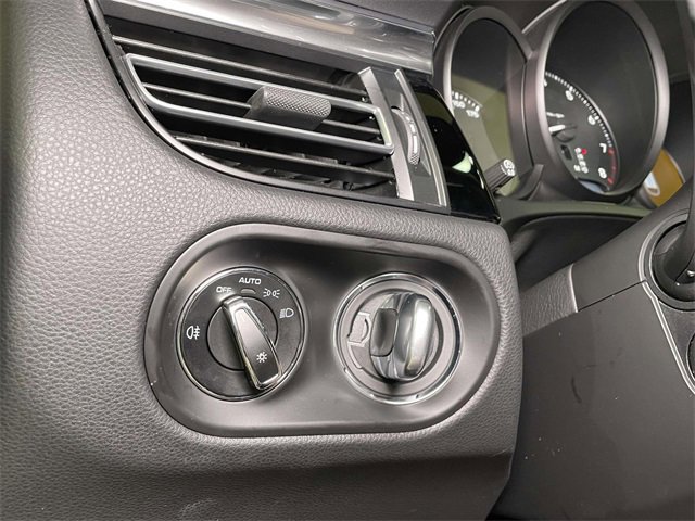 Used 2025 Porsche Macan image 42