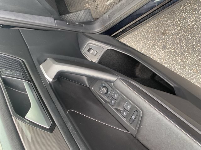 Used 2024 Volkswagen Tiguan SE w/ Panoramic Sunroof Package AWD/4WD image 13