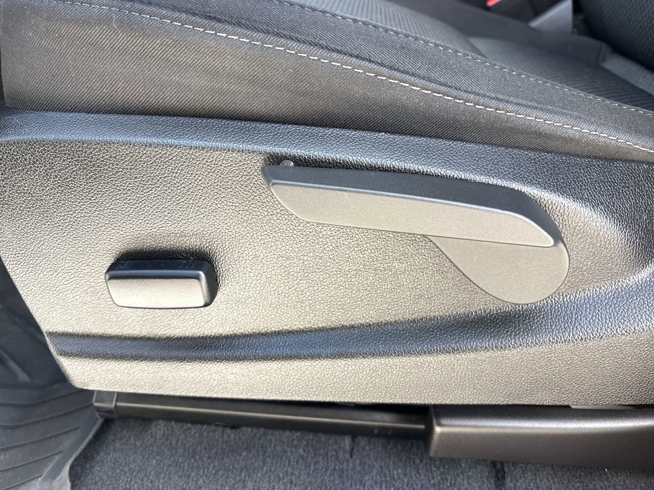 Used 2022 Chevrolet Colorado LT w/ LT Convenience Package image 18