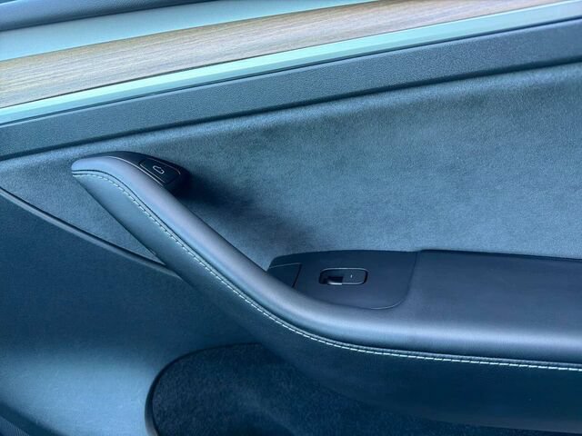 Used 2023 Tesla Model Y Long Range AWD/4WD image 22