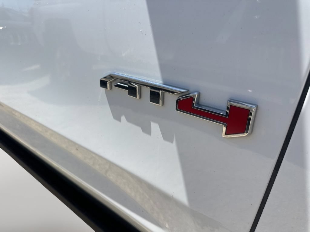 Used 2022 GMC Yukon XL AT4 w/ AT4 Premium Plus Package AWD/4WD image 7