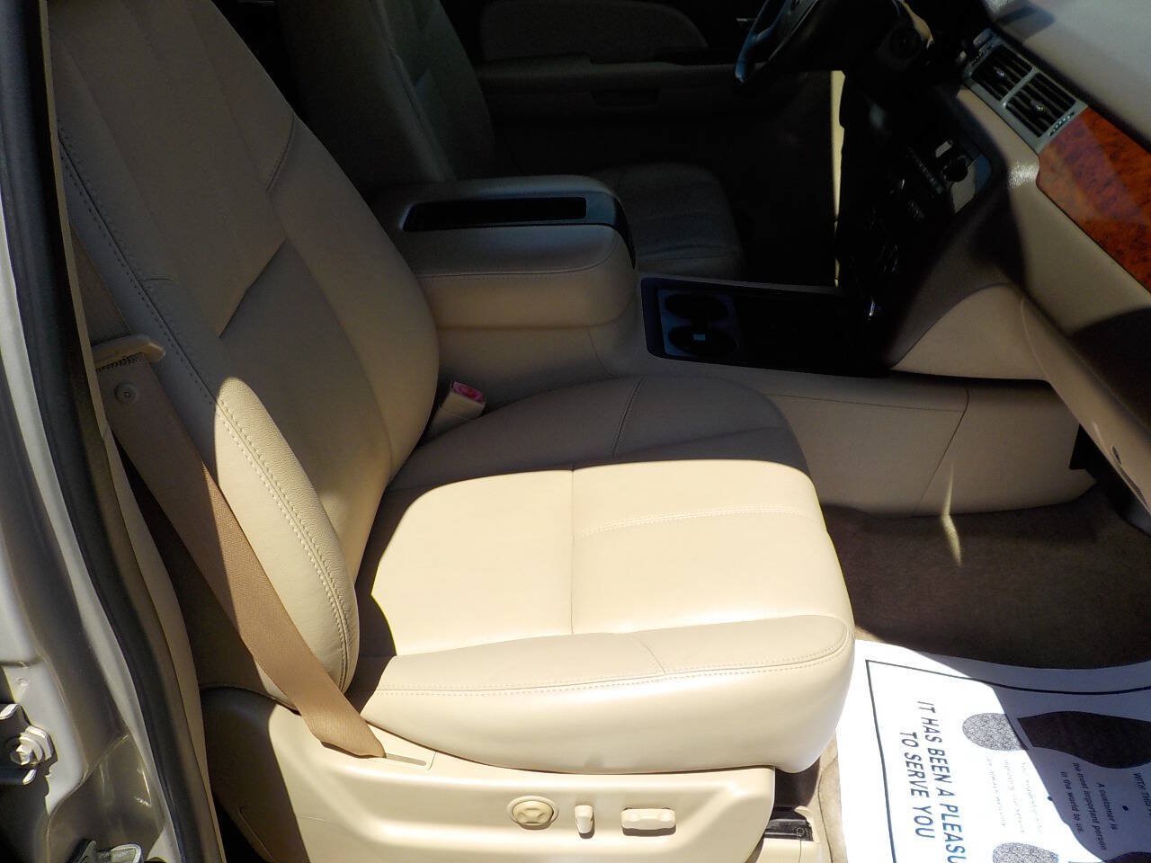 Used 2009 Chevrolet Suburban LT w/ Luxury Package RWD image 28