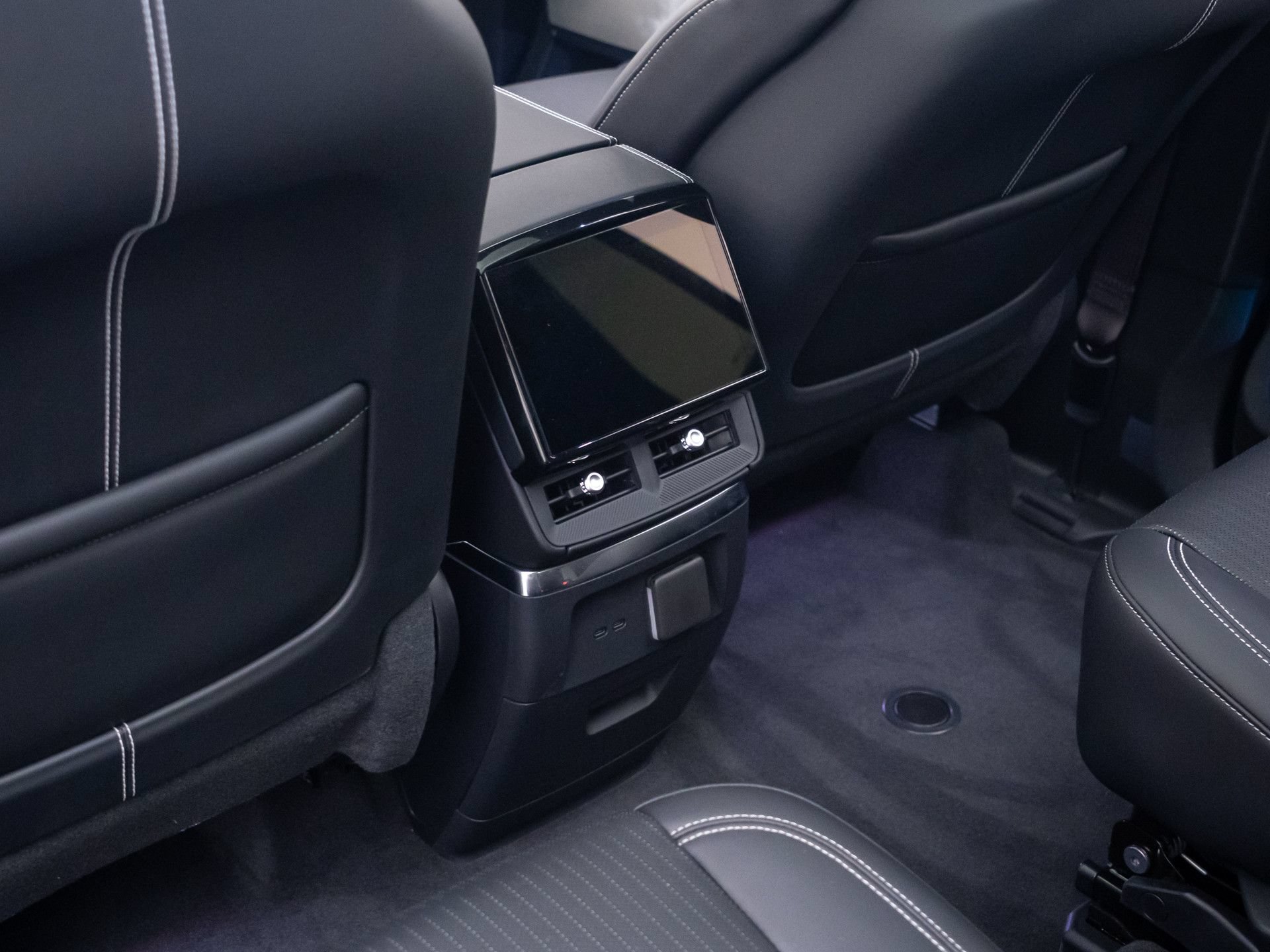 New 2027 Cadillac Vistiq Sport AWD/4WD image 16