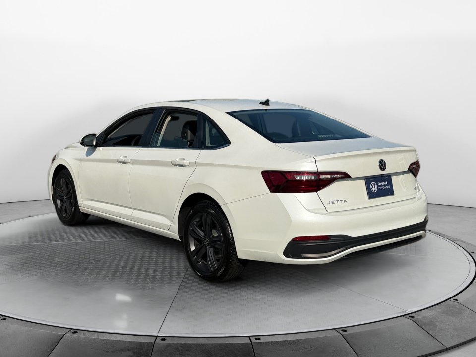 Certified 2022 Volkswagen Jetta SE FWD image 5