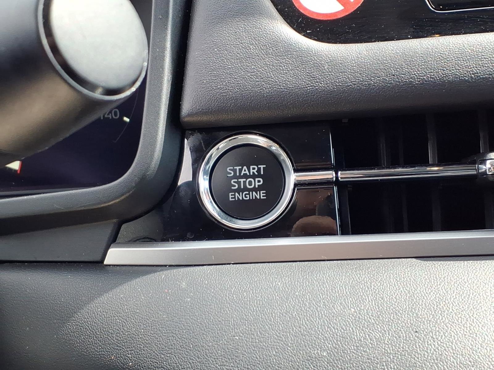 Used 2025 Mitsubishi Outlander SEL image 18