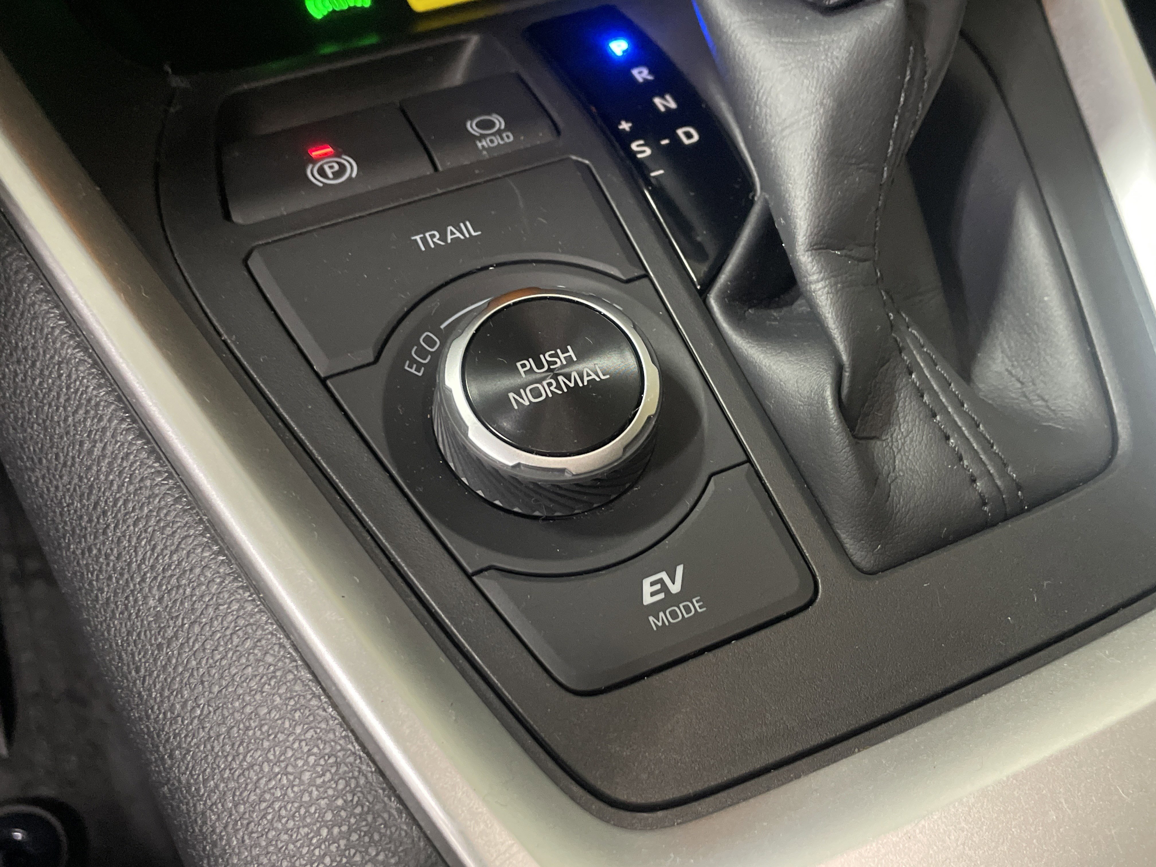 Used 2025 Toyota RAV4 XLE image 28