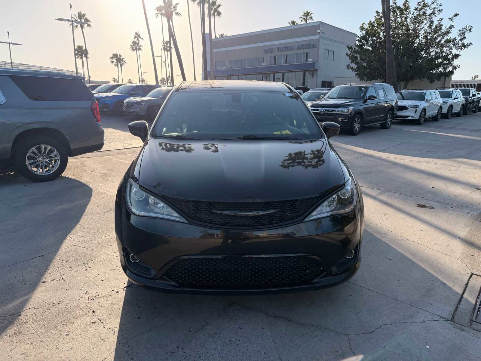 Used 2019 Chrysler Pacifica Touring Plus w/ S Appearance Package image 8