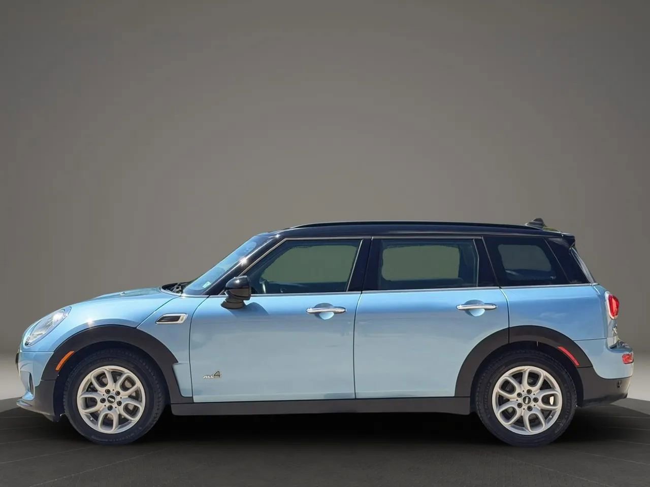 Used 2017 MINI Cooper Clubman ALL4 AWD/4WD image 6