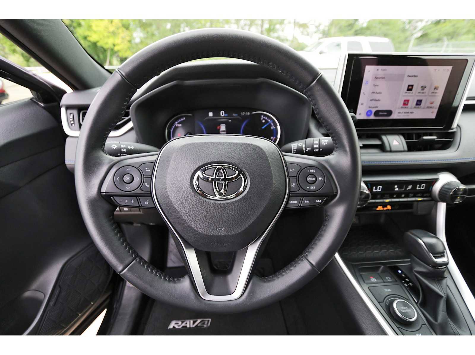 Used 2024 Toyota RAV4 SE image 13