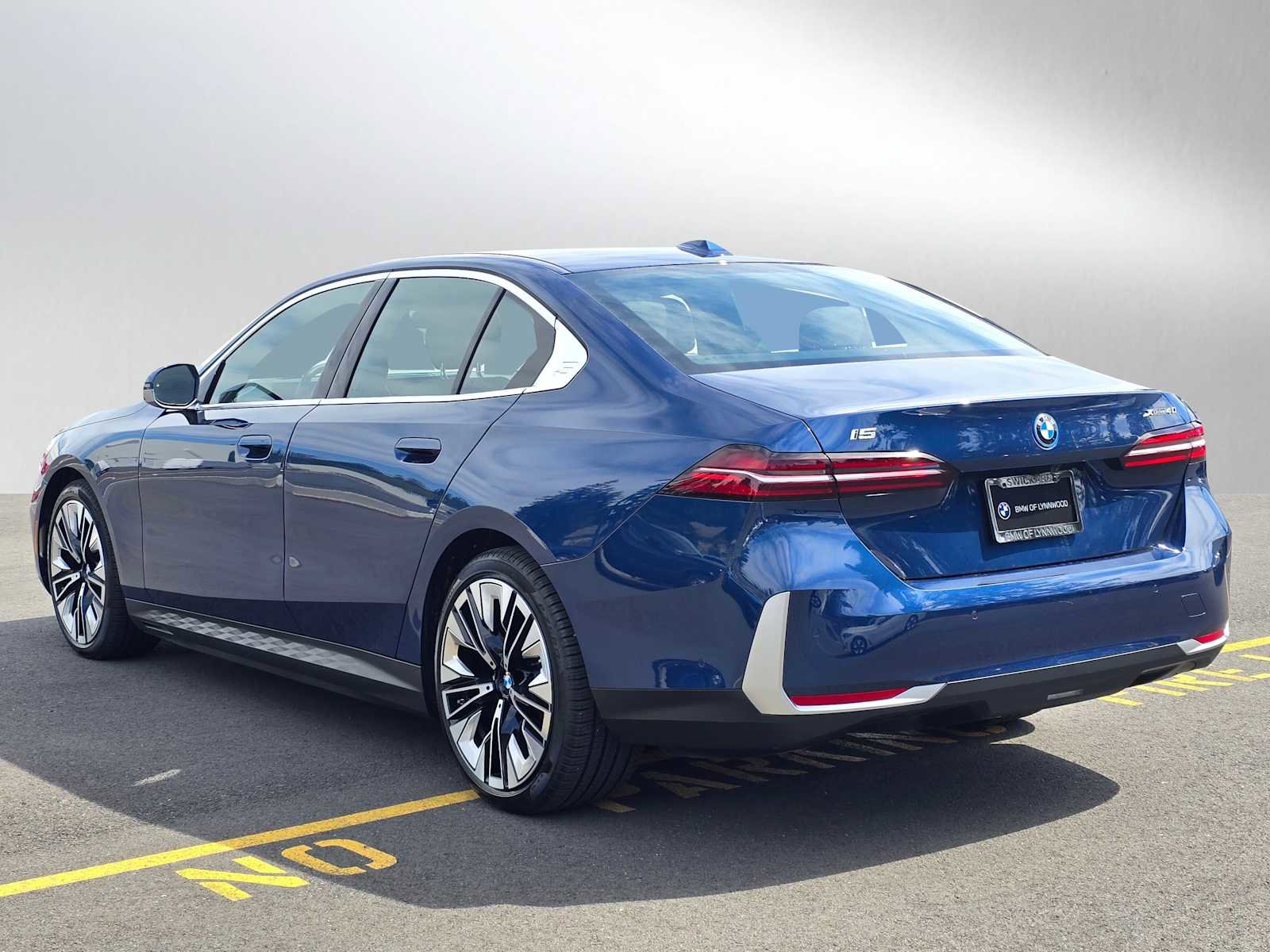 Used 2026 BMW i5 eDrive40 AWD/4WD image 5