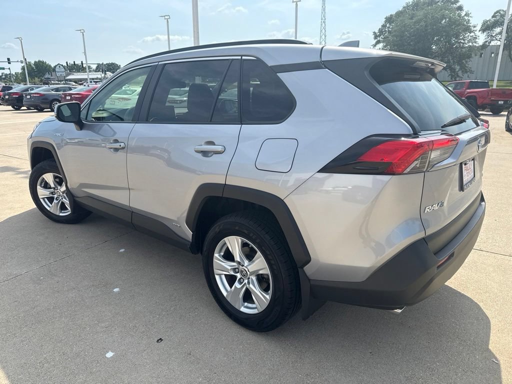 Used 2019 Toyota RAV4 LE w/ Carpet Mat Package AWD/4WD image 5