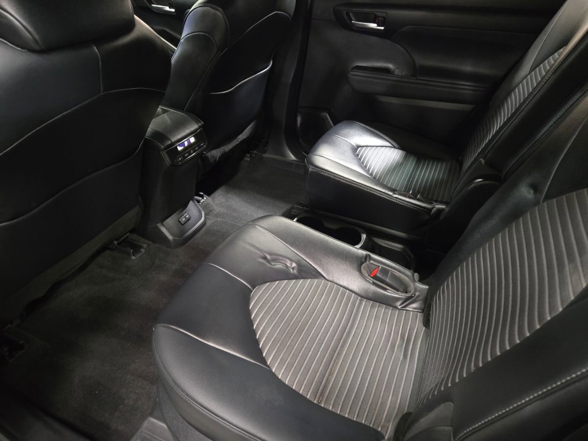 Used 2023 Toyota Highlander XSE image 46