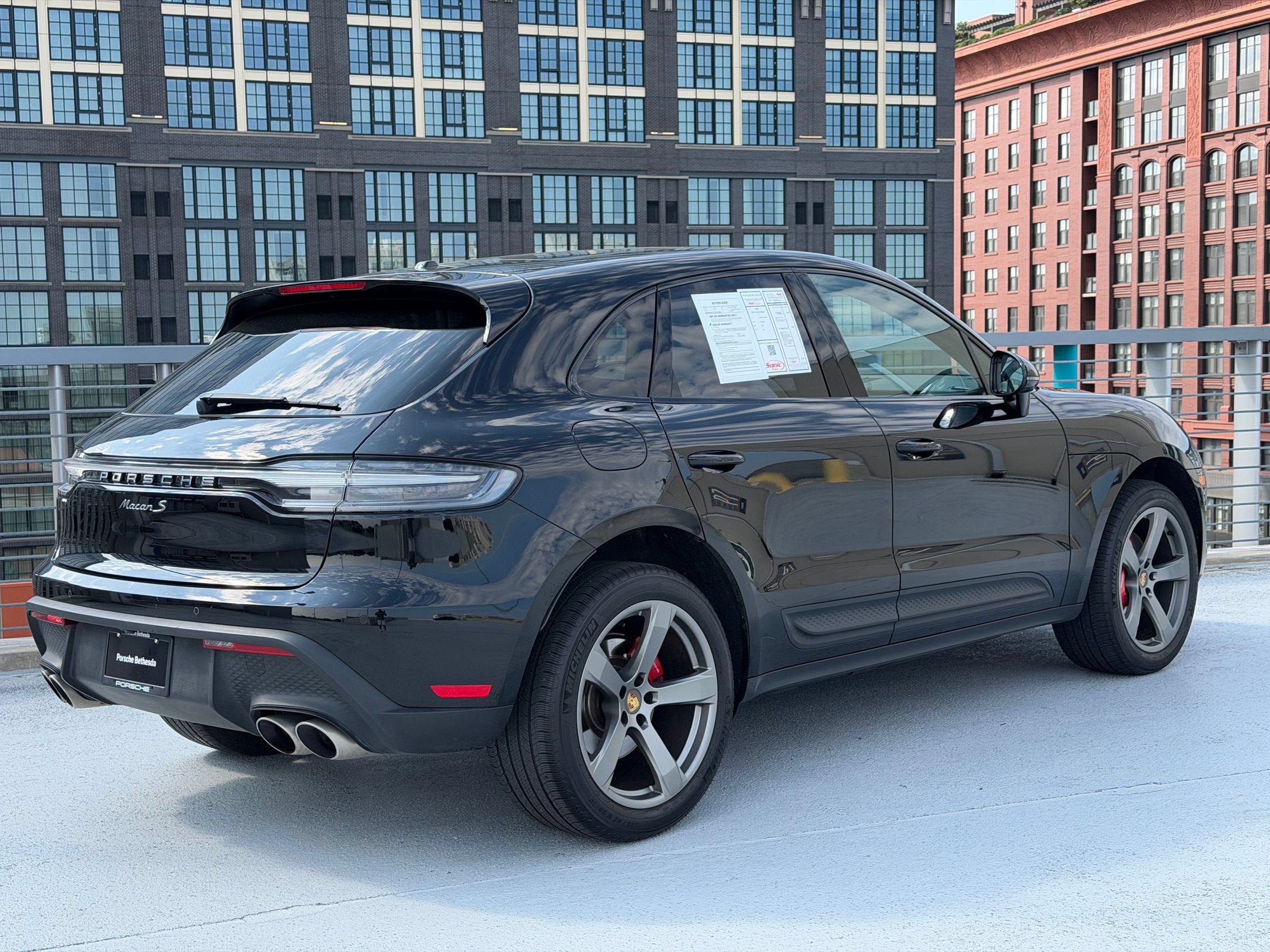 Certified 2024 Porsche Macan S AWD/4WD image 9