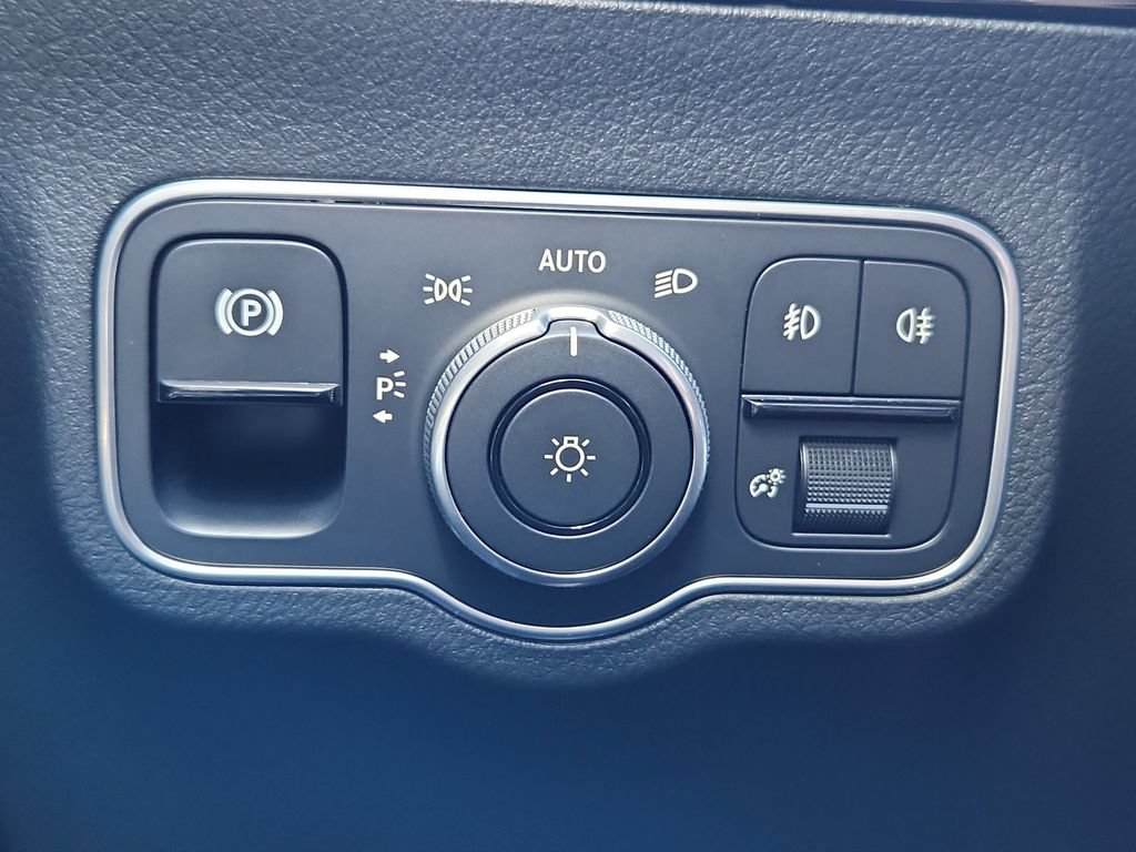 Used 2025 Mercedes-Benz GLA 250 4MATIC image 27