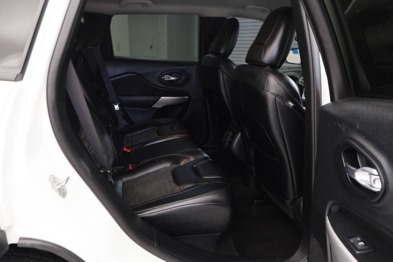 Used 2022 Jeep Cherokee Latitude AWD/4WD image 20