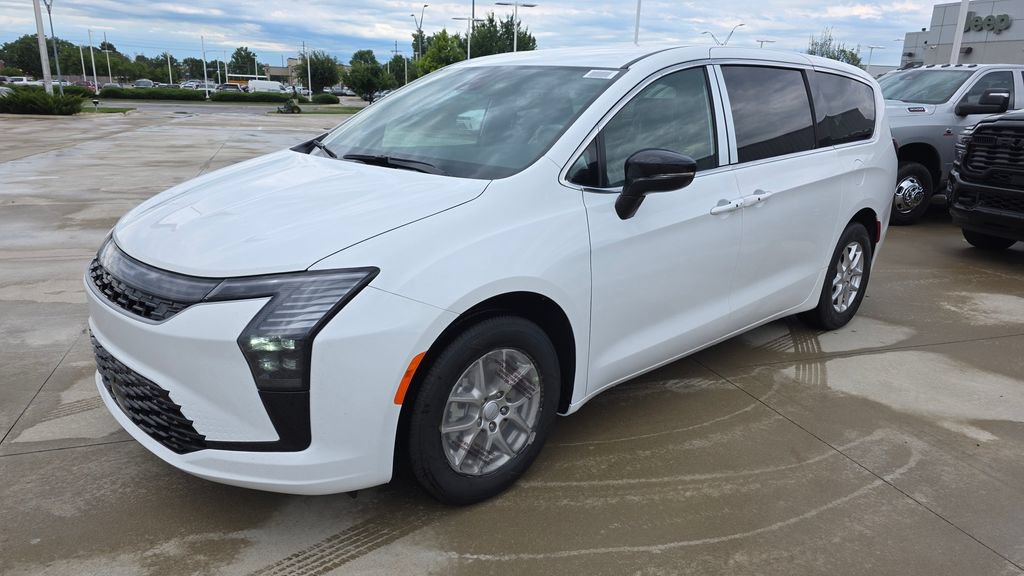 New 2027 Chrysler Pacifica Select FWD image 1