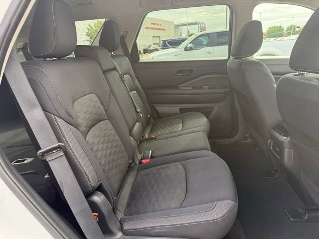 Used 2023 Nissan Pathfinder SV w/ Black Appearance Package AWD/4WD image 20