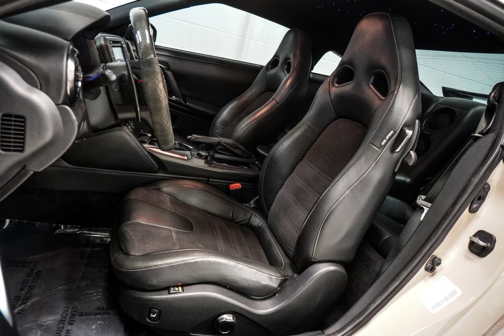 Used 2017 Nissan GT-R Premium AWD/4WD image 17