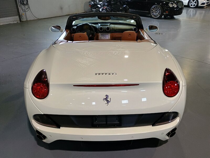 Used 2011 Ferrari California RWD image 5