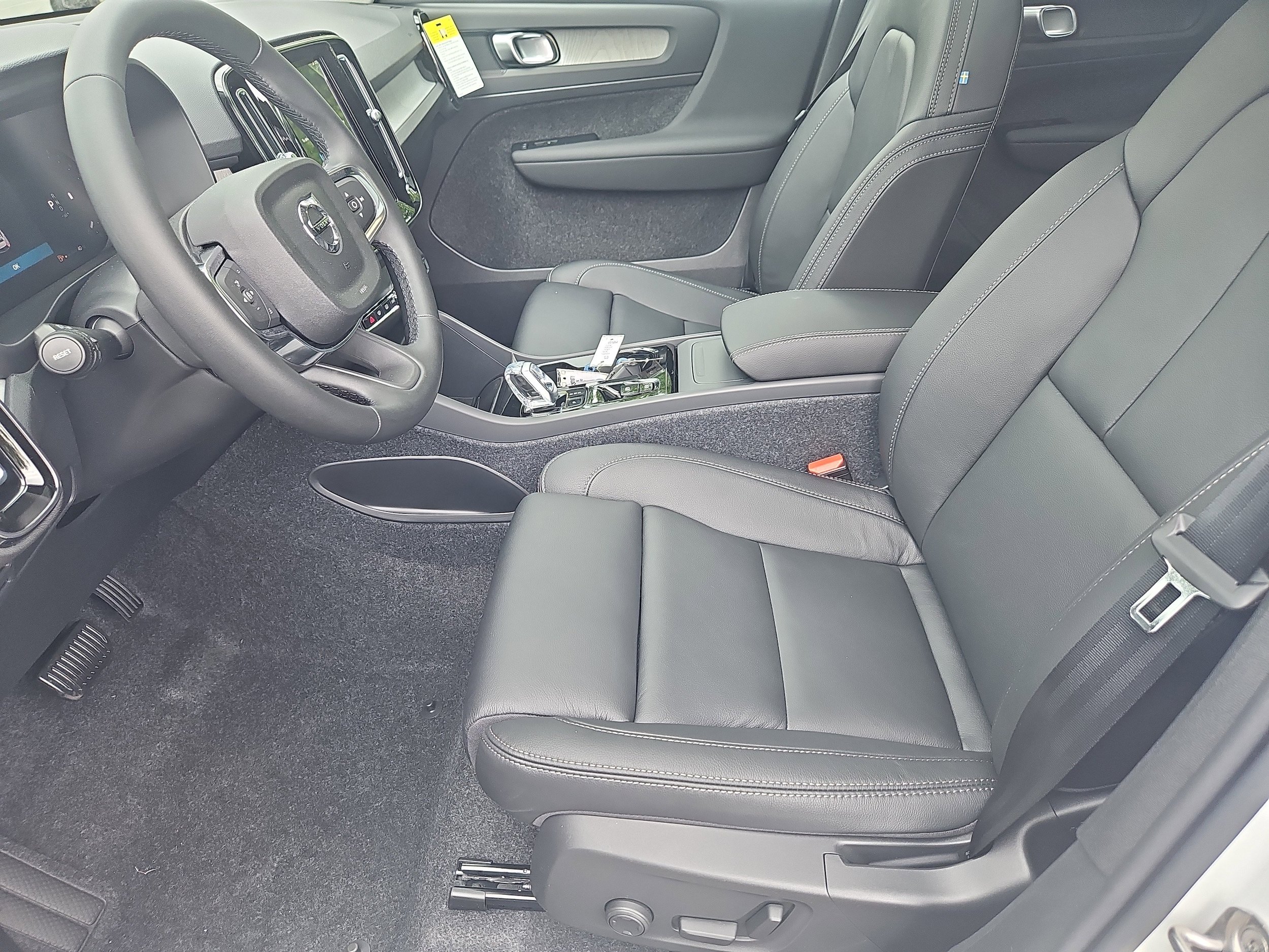 New 2026 Volvo XC40 B5 Plus w/ Climate Package AWD/4WD image 20