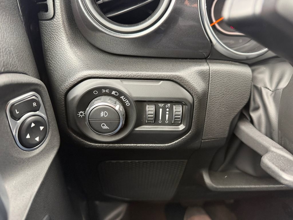 Used 2022 Jeep Gladiator Sport image 19