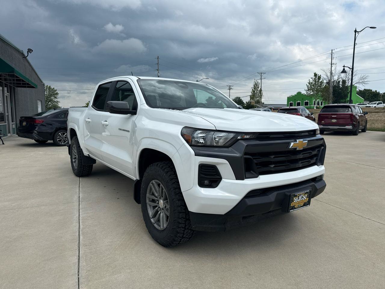 Used 2024 Chevrolet Colorado LT w/ LT Convenience Package II AWD/4WD image 3