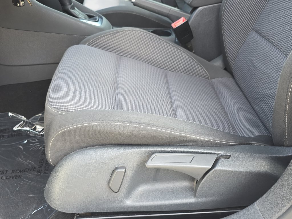 Used 2013 Volkswagen Golf 4-Door FWD image 20