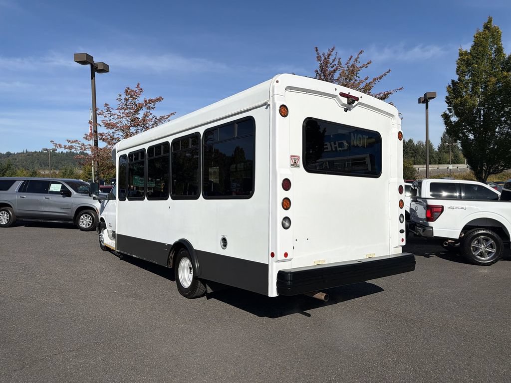 Used 2020 Chevrolet Express 4500 w/ Shuttle Bus Package RWD image 7