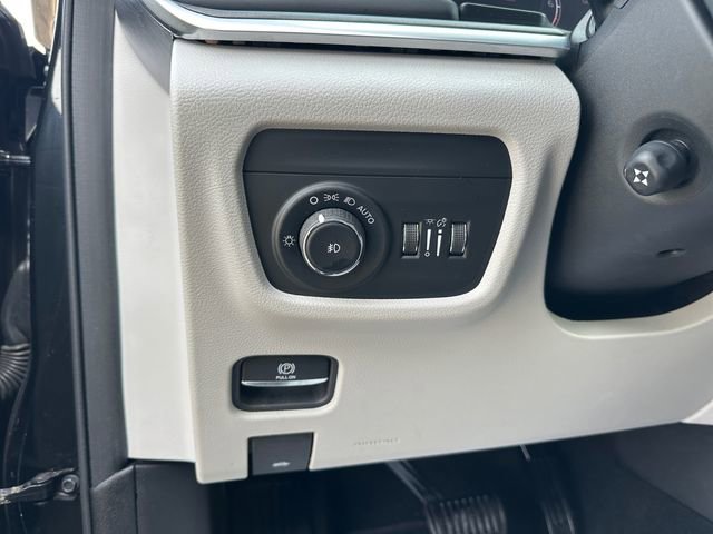 Used 2021 Jeep Grand Cherokee L Overland w/ Luxury Tech Group IV image 22