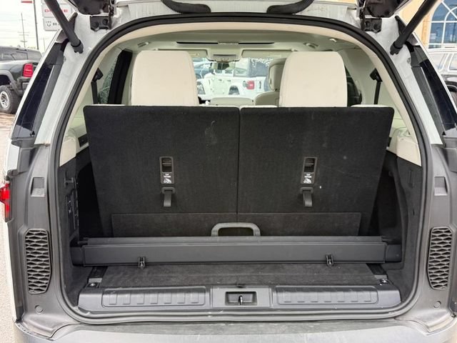 Used 2025 Land Rover Discovery S AWD/4WD image 4