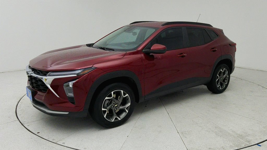 Used 2025 Chevrolet Trax LT w/ Driver Confidence Package FWD image 3