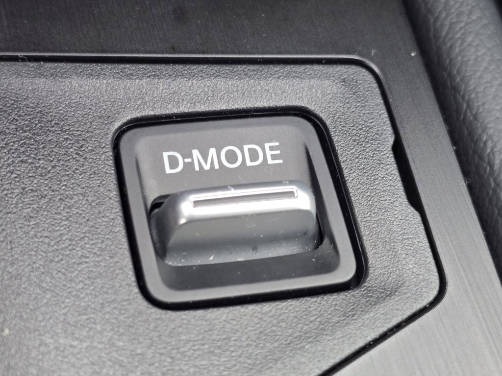 Used 2025 Nissan Kicks SR image 26