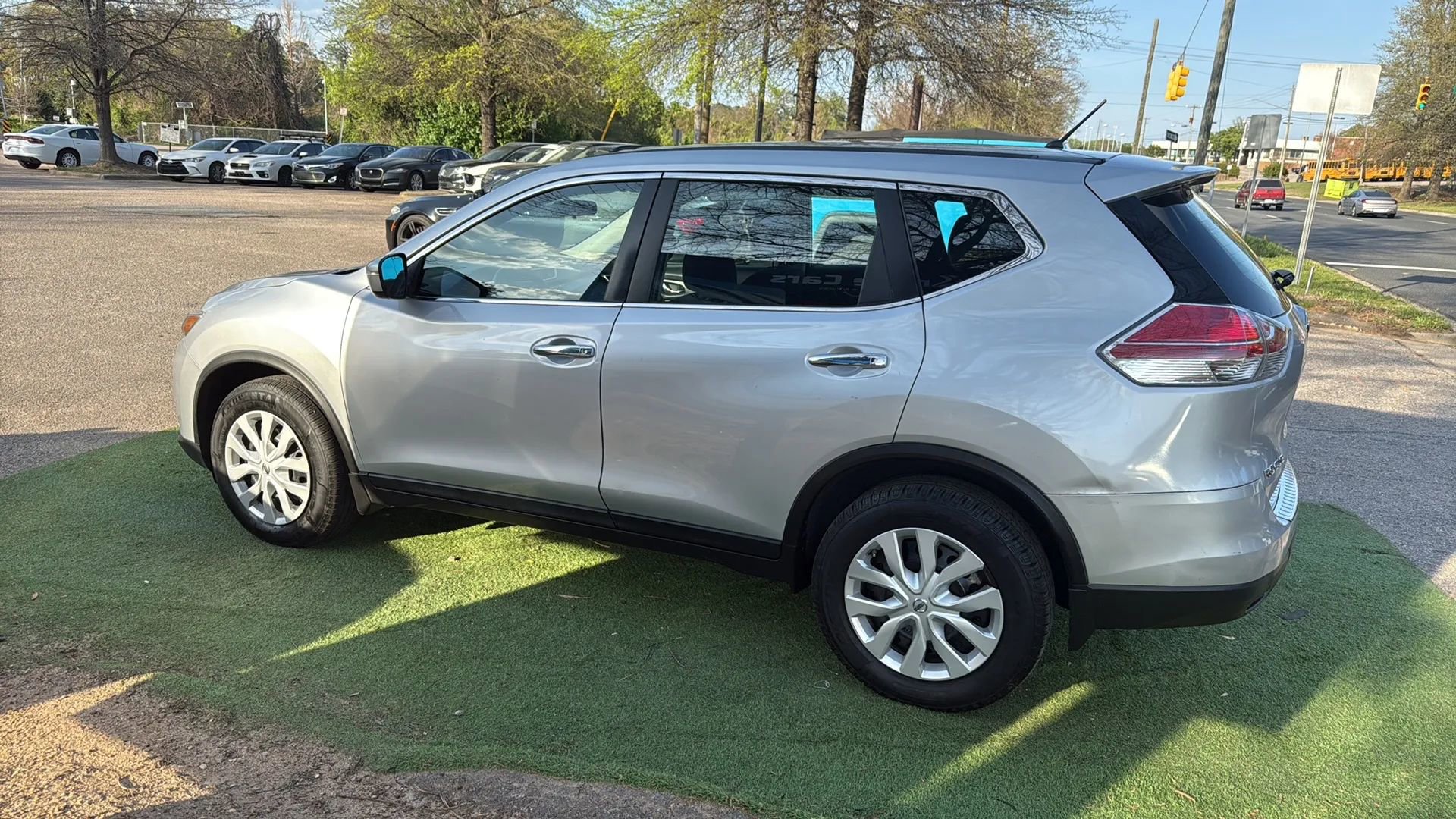 Used 2015 Nissan Rogue S image 5