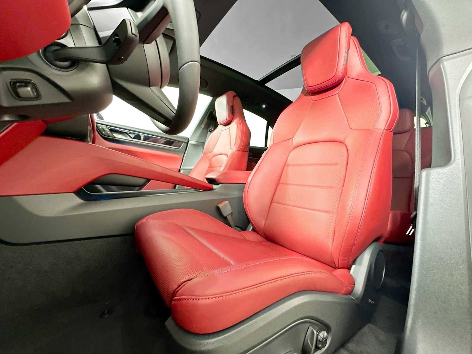 Certified 2024 Porsche Macan 4 Electric image 5