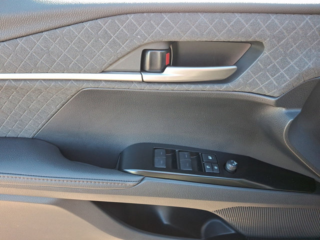 Used 2026 Toyota Camry XLE AWD/4WD image 10