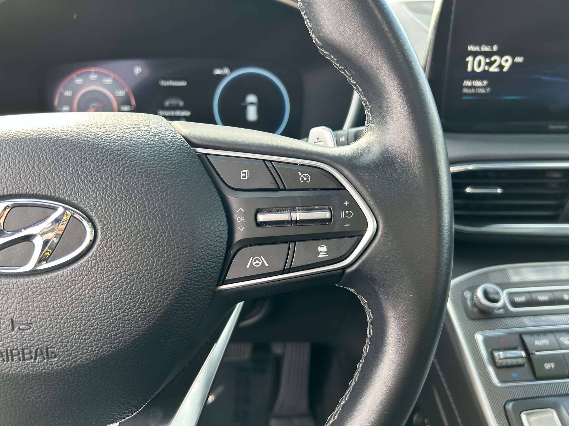 Used 2023 Hyundai Santa Fe SEL w/ Premium Package image 13