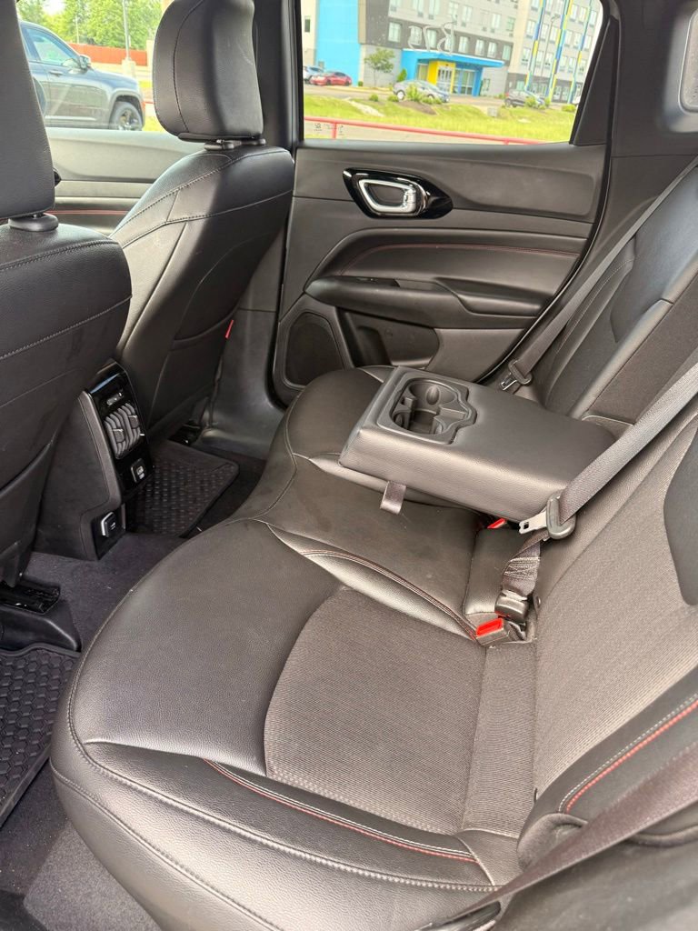 Used 2025 Jeep Compass Trailhawk AWD/4WD image 21