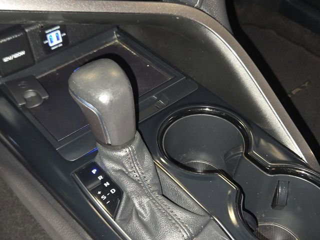 Used 2020 Toyota Camry SE image 19