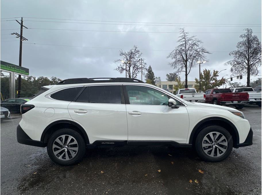 Used 2022 Subaru Outback Premium image 9