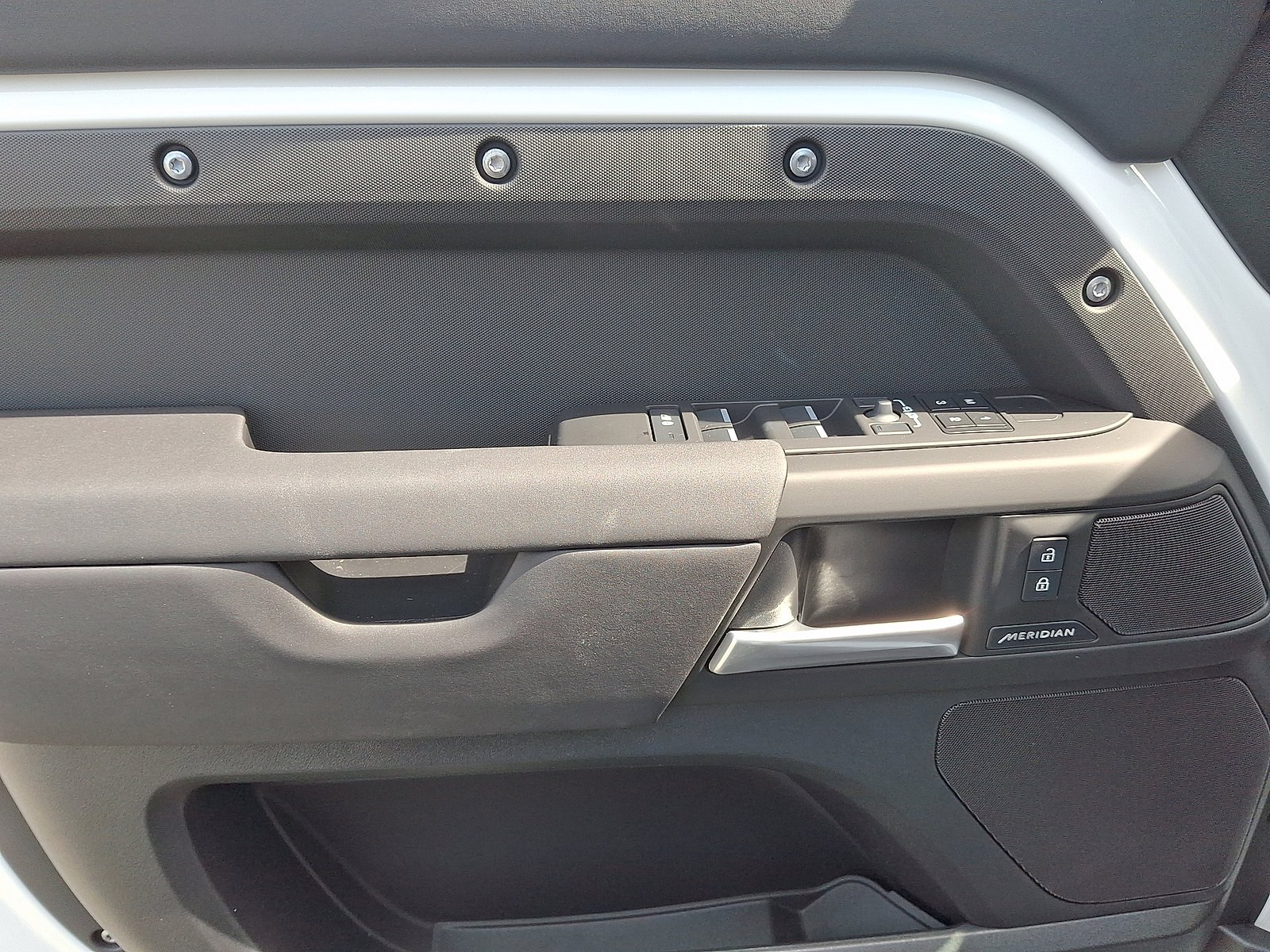 New 2025 Land Rover Defender 110 S image 5