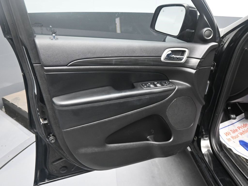 Used 2021 Jeep Grand Cherokee Laredo X image 13