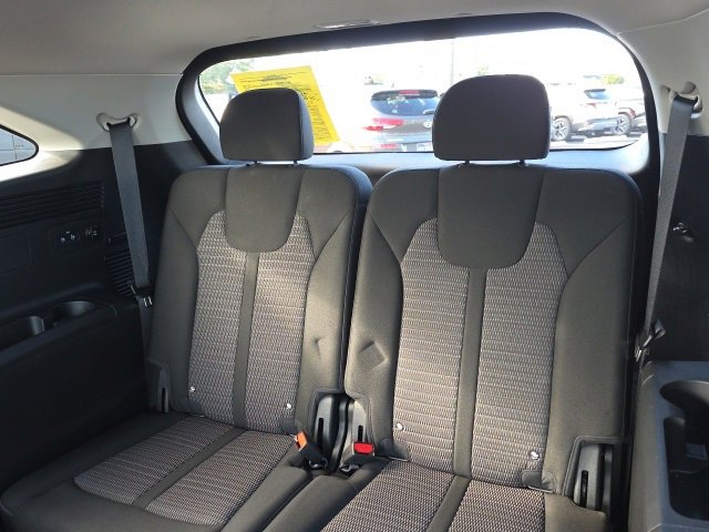 Used 2025 Kia Sorento LX image 7