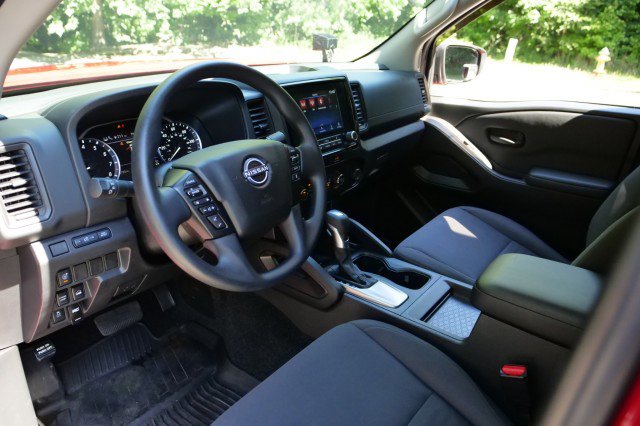 Used 2022 Nissan Frontier S w/ Technology Package AWD/4WD image 12