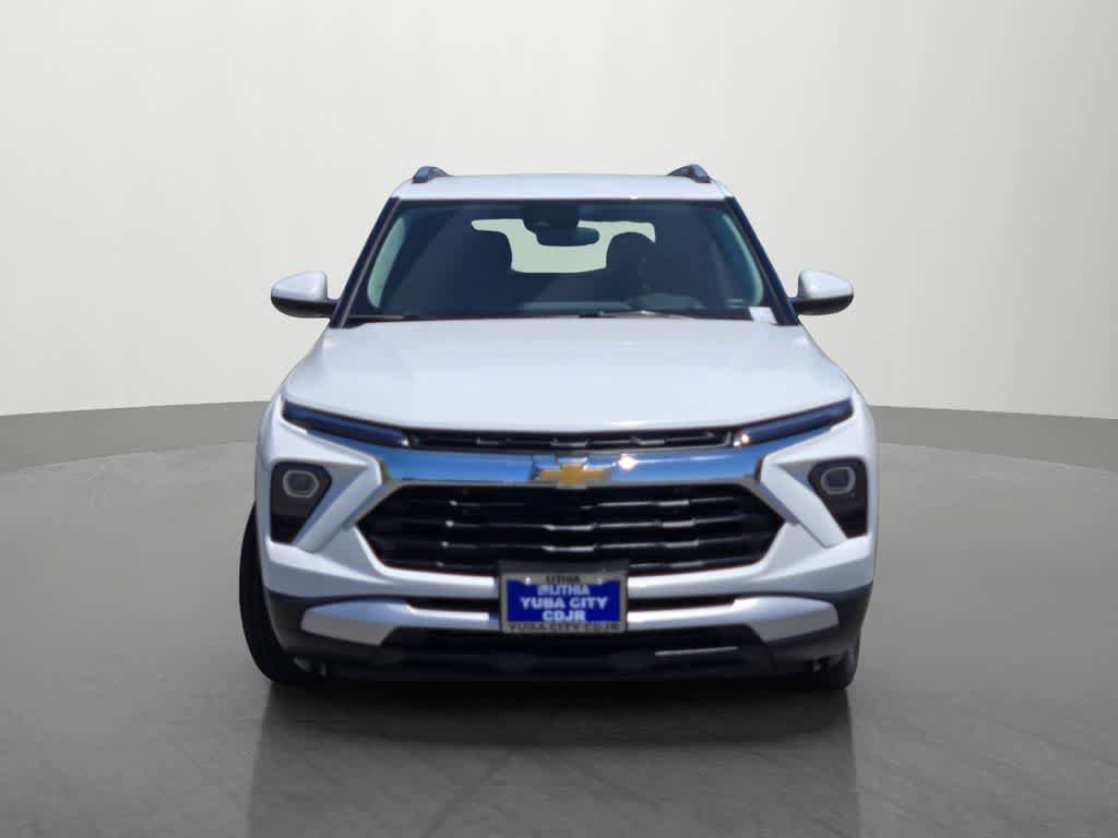 Used 2025 Chevrolet TrailBlazer LT FWD image 2