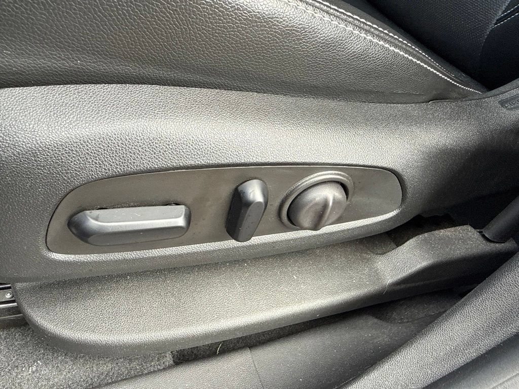 Used 2023 GMC Terrain SLT w/ LPO, Floor Liner Package AWD/4WD image 24